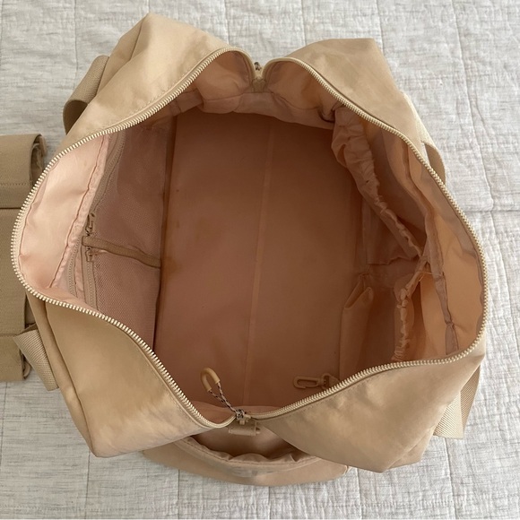 BEIS ‘The Sport Duffle Backpack’ - Picture 5 of 7